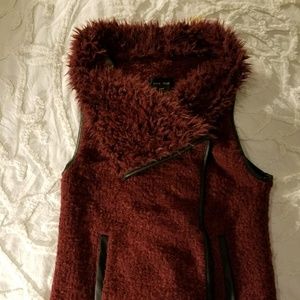 Love Tree Fleece/Faux Fur Vest, Burgundy